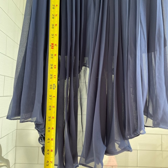 BCBG Paris. Pleated navy dress. Size 0. One of a kind for the fashionista ! - Picture 7 of 7